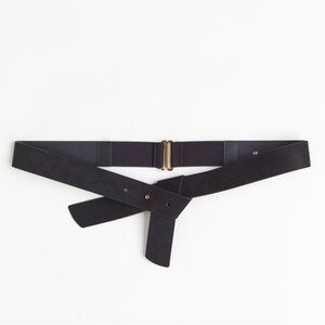 Never worn •Waist belt with knit detail in front and adjustable metal buckle